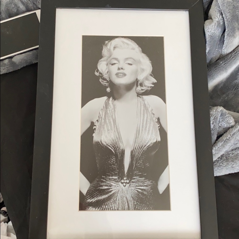 2 picture frames